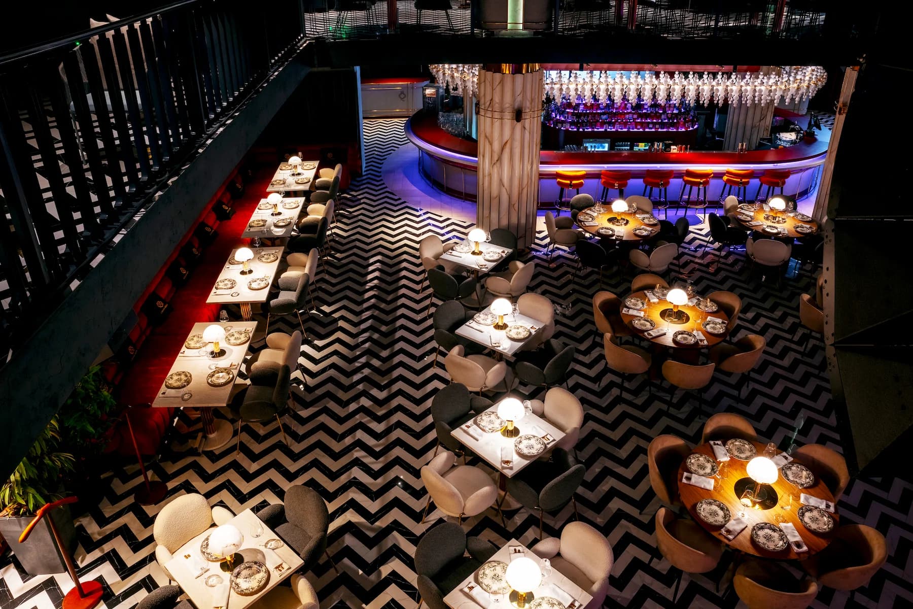 Queen ballroom with theatrical lighting, stage design and luxury table settings