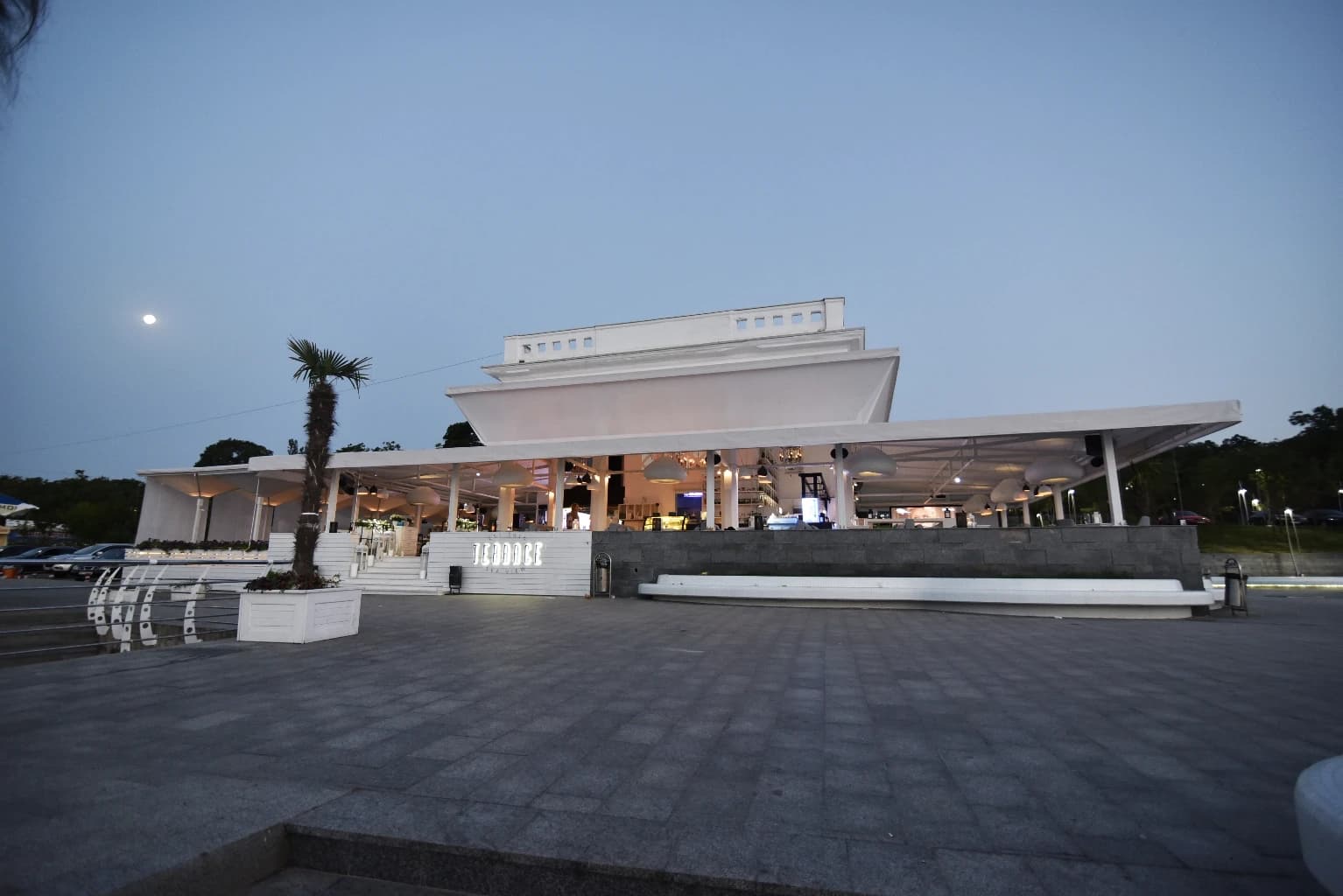 TERRACE SEA hospitality design by BOOM Studio