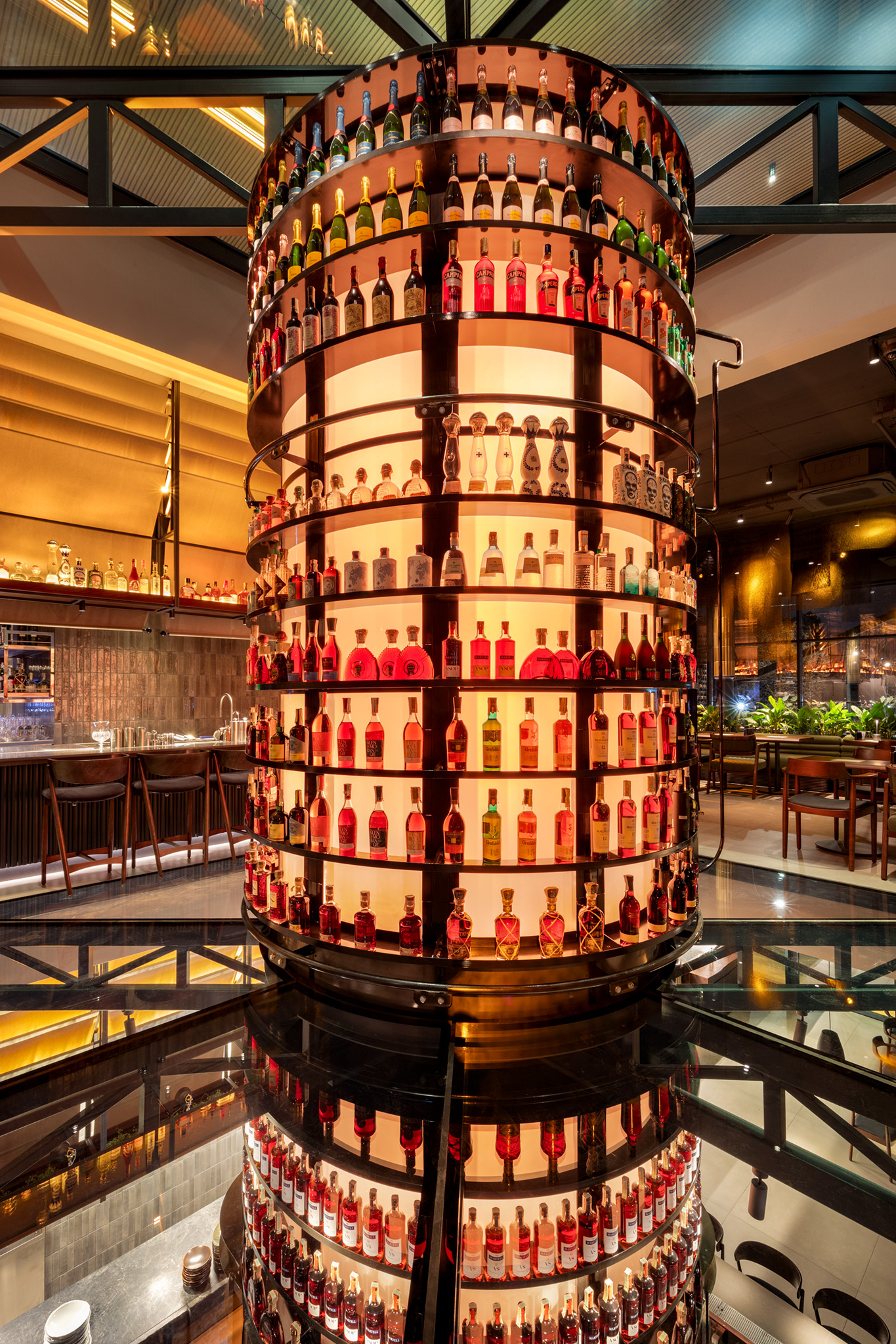 Intimate dining zone design with layered lighting and wooden shelving