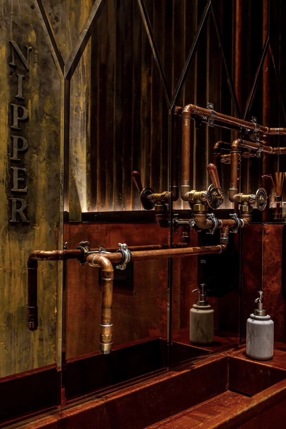 NIPPER BAR gallery image 9
